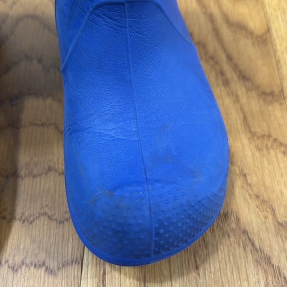 Kids Toddler boys bright blue Crocs rainboots size 12 - Picture 3 of 13